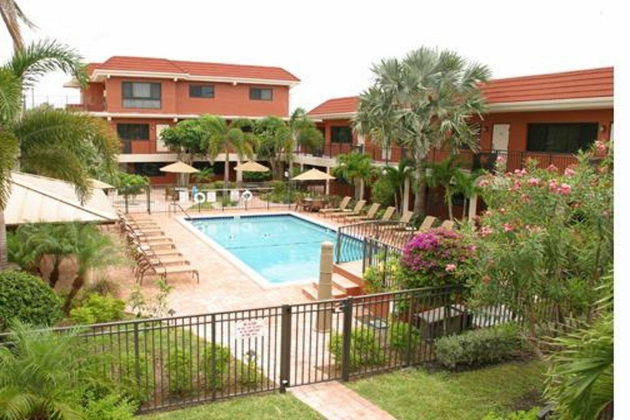 Away Inn Lauderdale-by-the-Sea Exteriér fotografie